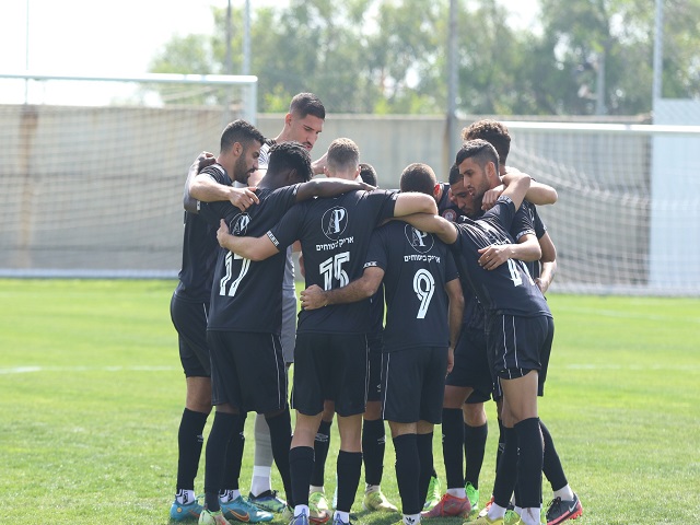 בשישי משחק על כל הקופה. שחקני הפועל בקה אל גרביה (דאפר מאחמיד)