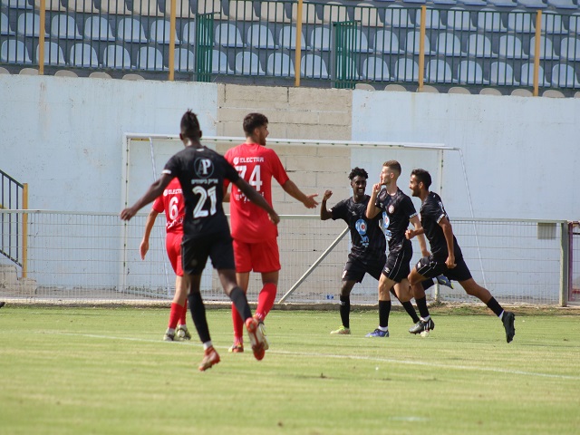 יחגגו גם הפעם בבית על חשבון רעננה? שחקני בקה חוגגים כיבוש שער במשחק הליגה בין הקבוצות (דאפר מאחמיד)