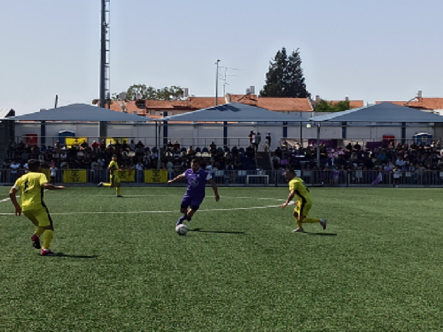 ביום שישי נשארו בליגה ב'. שחקני הכח ובית"ר כפר סבא במשחק הפלייאוף (אלון יהודיוף)