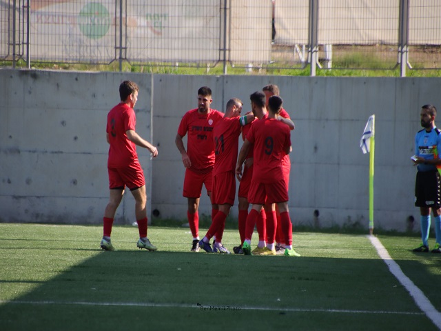 לא יכולים לתת לצמרת לברוח להם. שחקני הפועל הרצליה (בן מלניק)