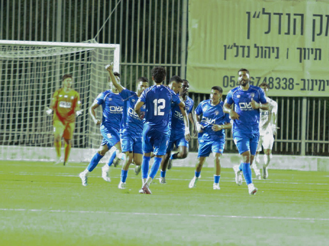 שחקני מגדל העמק אחרי השער של אלגרבלי (דאפר מחאמיד)