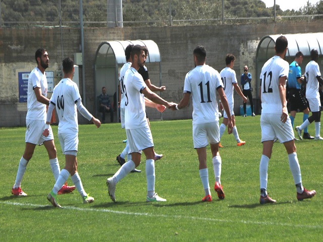 משחק במעמד צד אחד. שחקני כפר כנא חוגגים (מחסאן נסאר)