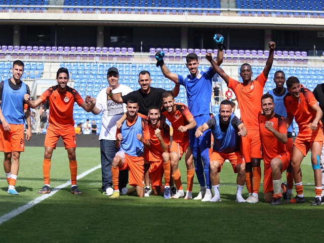 יחגגו בסיום המשחק? שחקני כפר שלם אחרי משחק גמר המחוזות (דאפר מאחמיד)