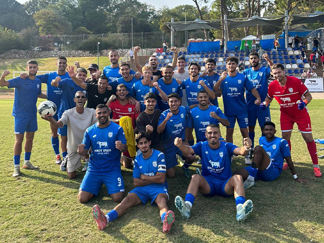 שחקני כרמיאל בסיום המשחק (מדיה עירוני כרמיאל)