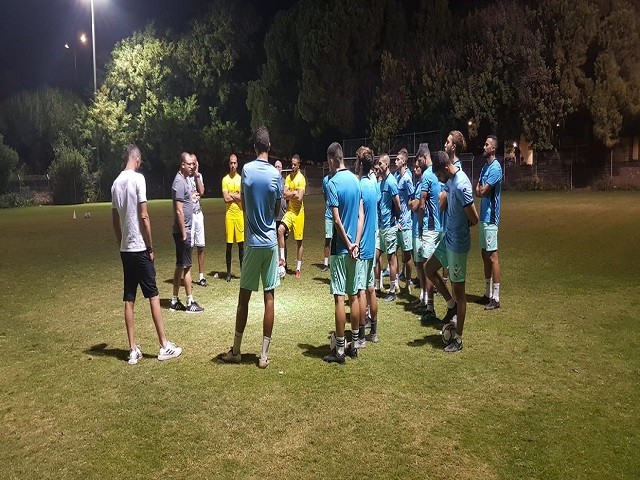 קיוו לחגוג עליה דרך הפלייאוף. שחקני כרמיאל והמאמן ליאור דה כלבו