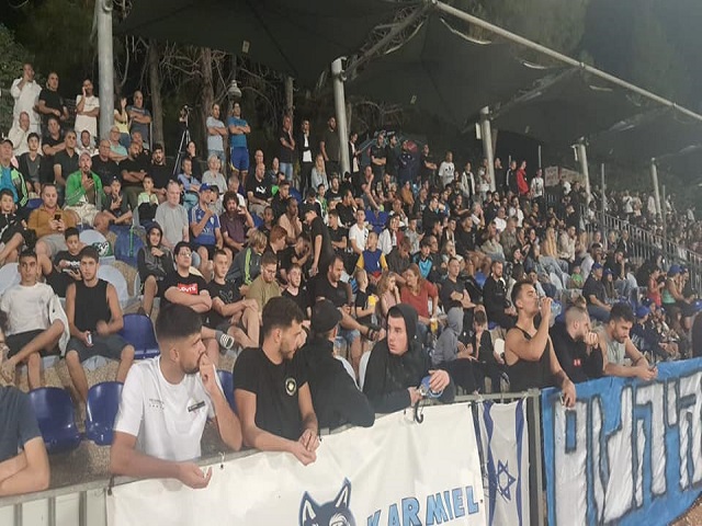 גם לקהל מגיע קבוצה בליגה גבוהה יותר. אוהדי כרמיאל