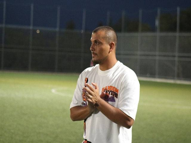 מרגיש נוח לשחק תחתיו. פיראס מוגרבי (דאפר מאחמיד)