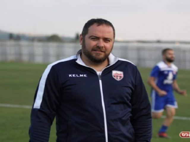 צופה מהצד בכאב. ענאן פרו (דאפר מאחמיד)