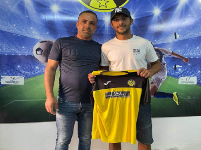 בדרך ליעד חדש. אחמד קאסום במעמד החתימה בטמרה