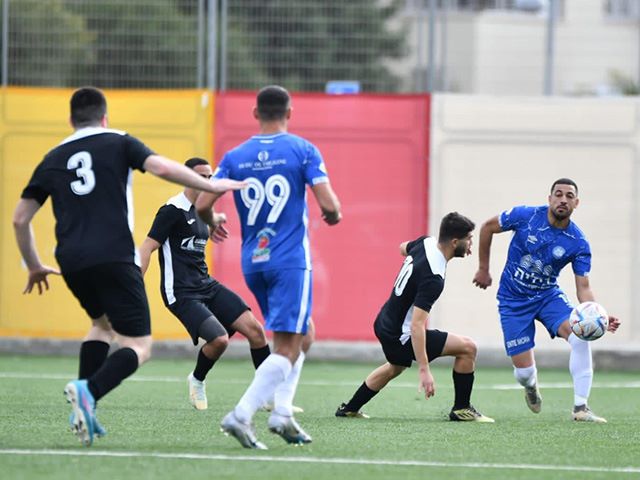 לא מתכוונים לוותר. שחקני רובי במדי הכחול כהה (עדי דטליס)